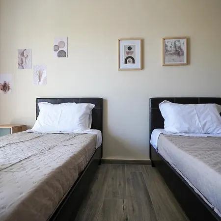 The Twins 1 Ampavris